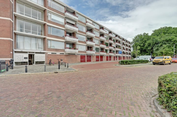 Photo of property Johannes Poststraat 151, Zwijndrecht