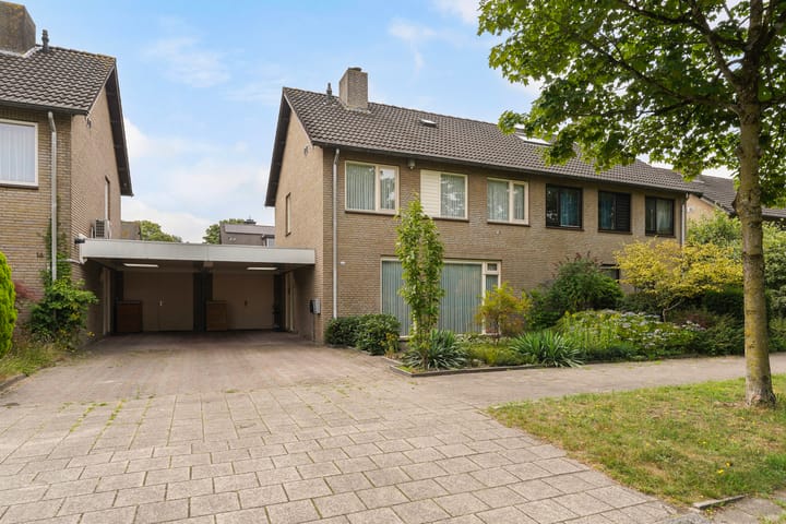 Johannes Vermeerlaan 12 in Waalwijk