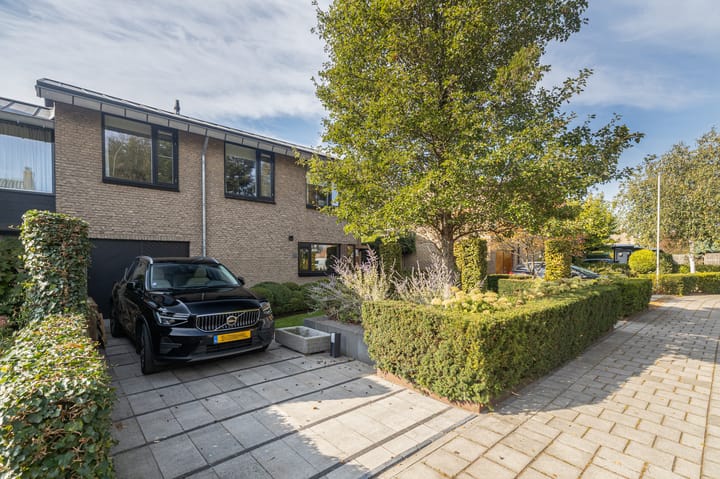 Photo of property John F. Kennedylaan 6, Bergschenhoek