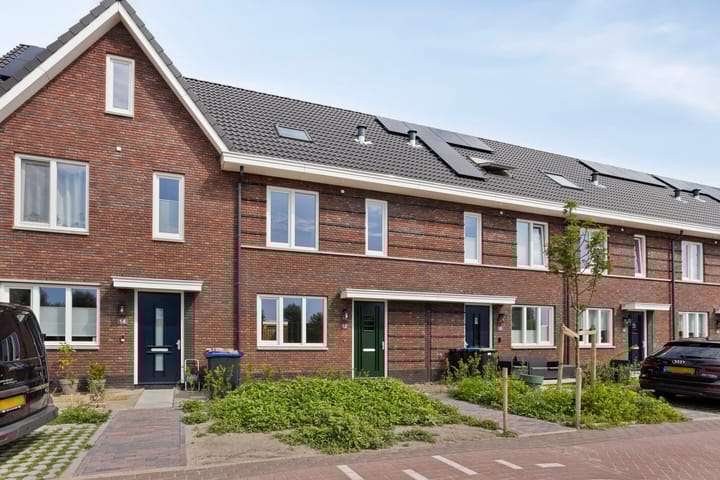 Photo of property John Kraaijkampstraat 12, Berkel en Rodenrijs