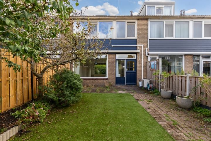 Joop Westerweelpad 18 in Hoogvliet Rotterdam
