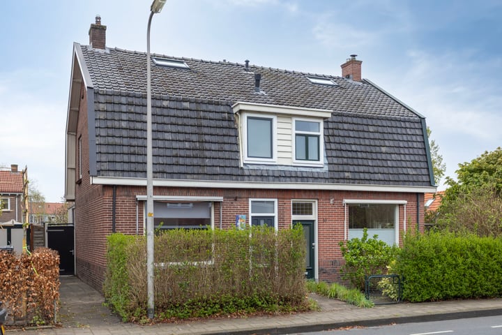 Josef Haydnlaan 15 in Hengelo photo