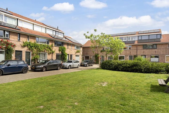 Photo of property Jubileumplein 9, Rotterdam