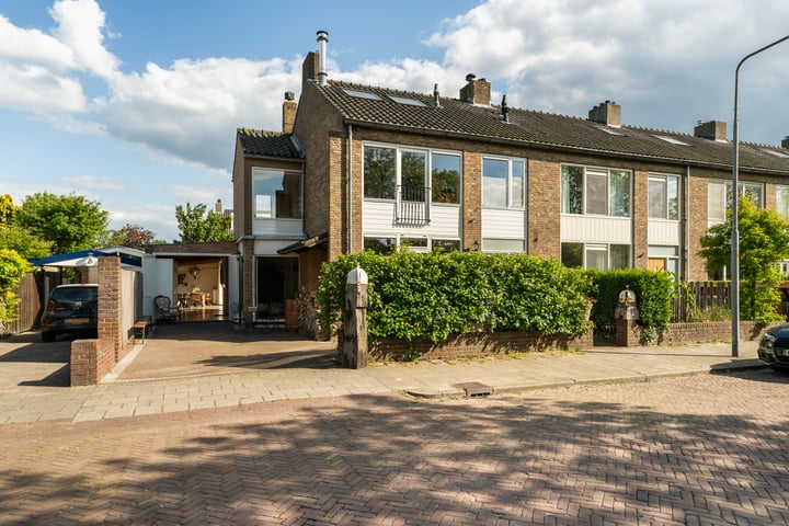 Juliana van Stolberglaan 74 in Voorschoten foto