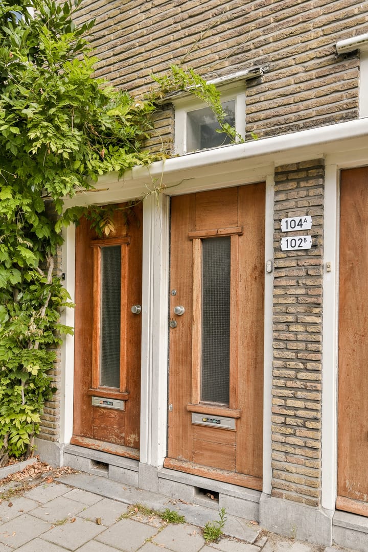 Julianalaan 104A in Schiedam foto