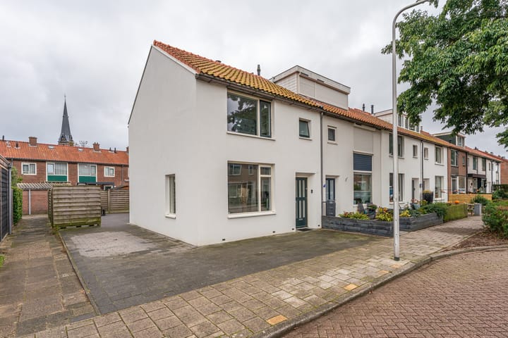 Julianalaan 17 in Voorhout