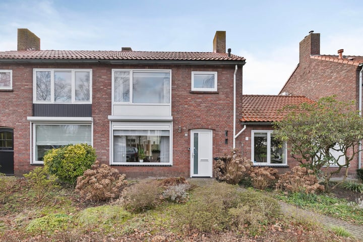 Photo of property Julianalaan 25, Etten-Leur