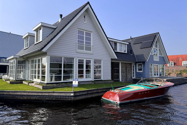 Photo of property Julianalaan 61, Kaag
