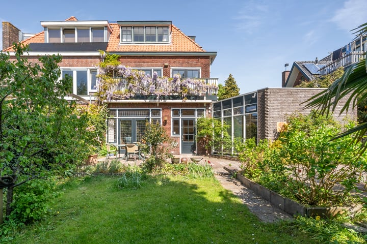Photo of property Julianalaan 64, Overveen