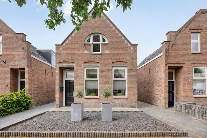 Julianalaan 70 in Raamsdonksveer