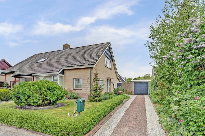 Photo of property Julianalaan 8, Midlum