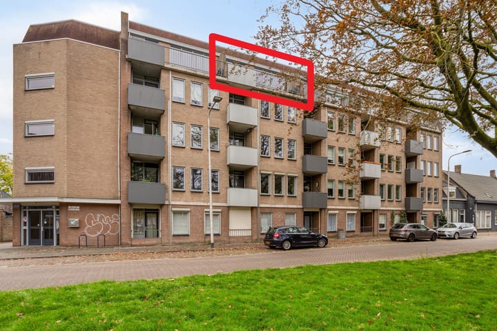 Julianapark 48-17 in Tilburg photo