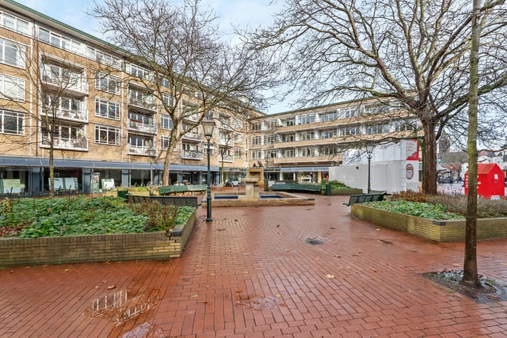 Julianaplein 18 in Bussum