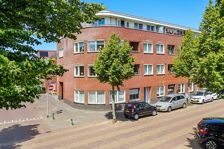 Julianastraat 120 in Lisse