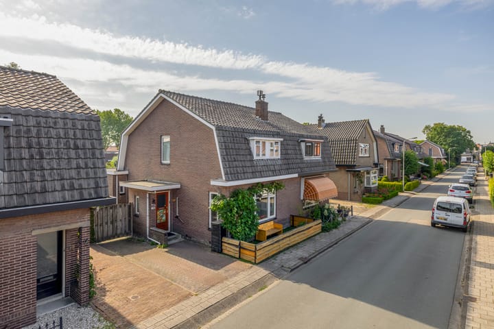 Photo of property Julianastraat 16, Lekkerkerk