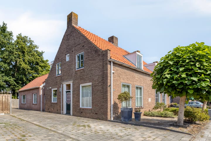 Photo of property Julianastraat 16, Heinkenszand