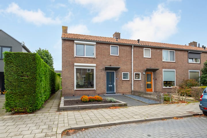 Julianastraat 32 in Groot-Ammers