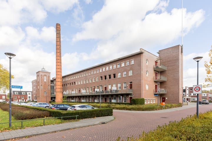 Julianastraat 42 in Rijen