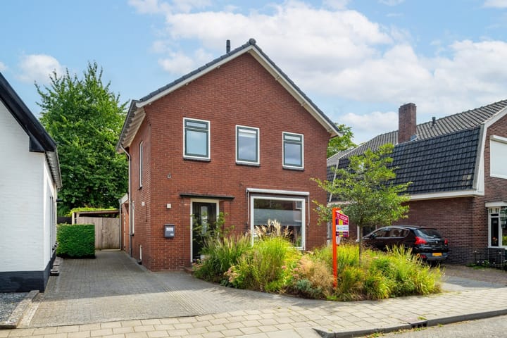 Photo of property Julianastraat 44a, Enter