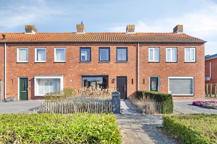 Photo of property Julianastraat 8, Vogelwaarde