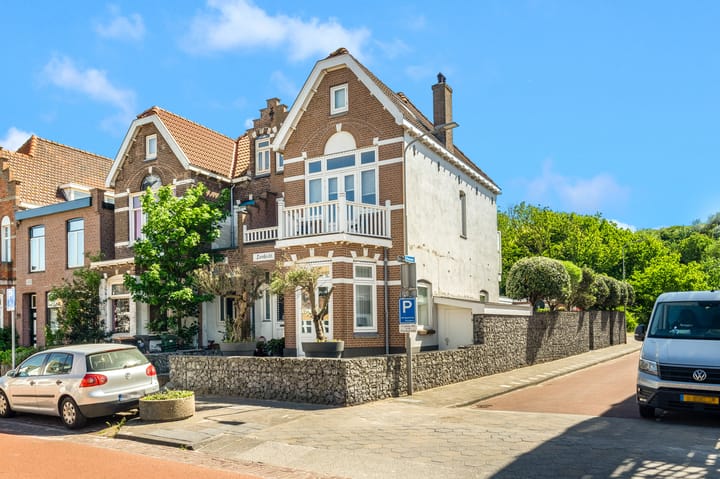 Photo of property Julianaweg 33, Wijk aan Zee