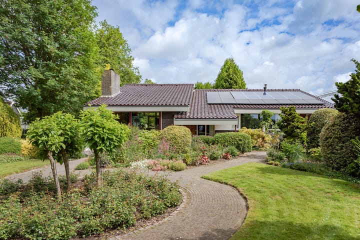 Julianaweg 8 in Hensbroek