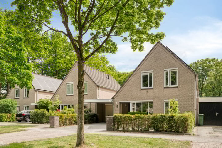 K.L.H. van der Puttlaan 8 in Waalre