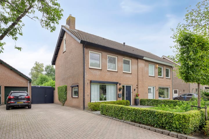 Kaar 8 in Riel