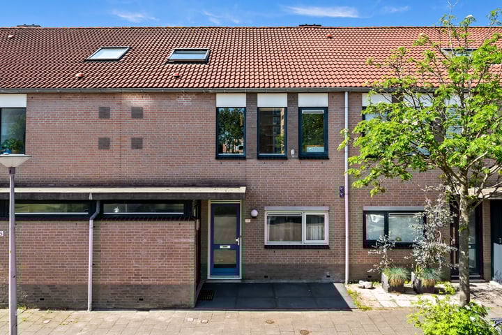 Photo of property Kaasjeskruid 37, Den Hoorn