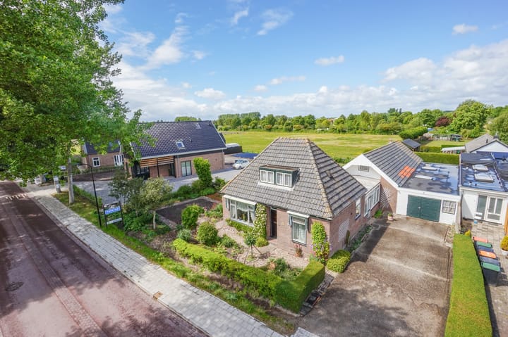 Photo of property Kalverdijk 4, Tuitjenhorn