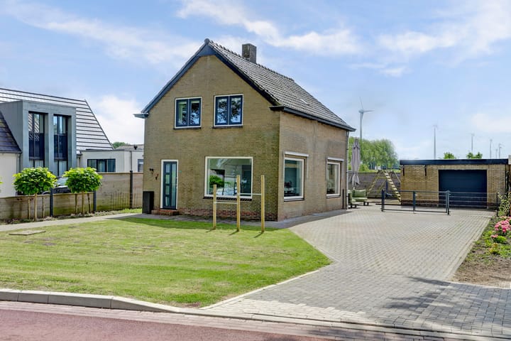 Photo of property Kalverdijk 7, Tuitjenhorn