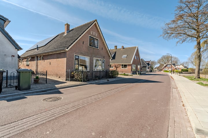 Photo of property Kalverdijk 75, Tuitjenhorn