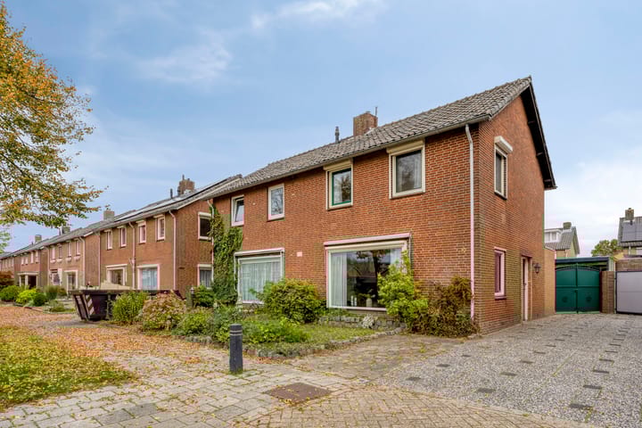Photo of property Kamillestraat 19, Waalwijk