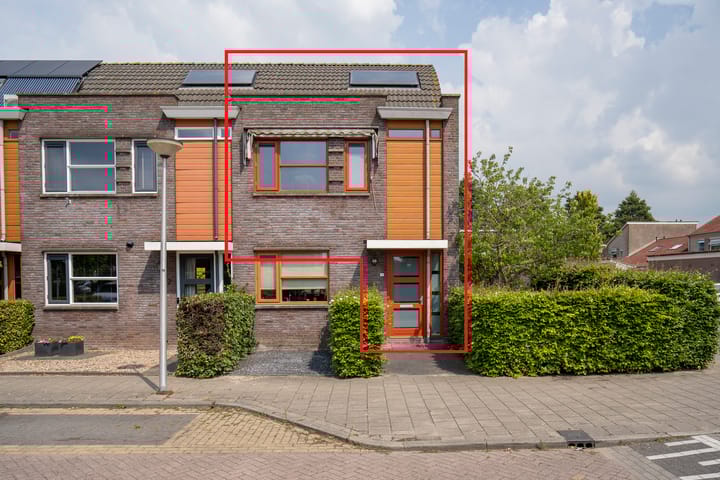 Kamperfoelie 24 in Brandwijk
