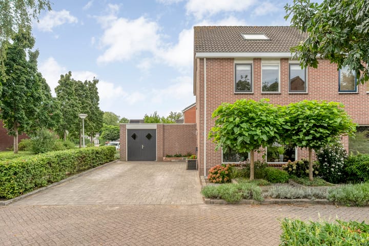 Kamperfoelie 28 in Nieuwleusen
