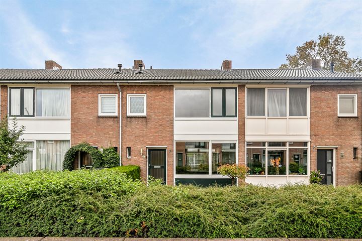 Kamperfoeliestraat 12 in Nieuw-Vennep