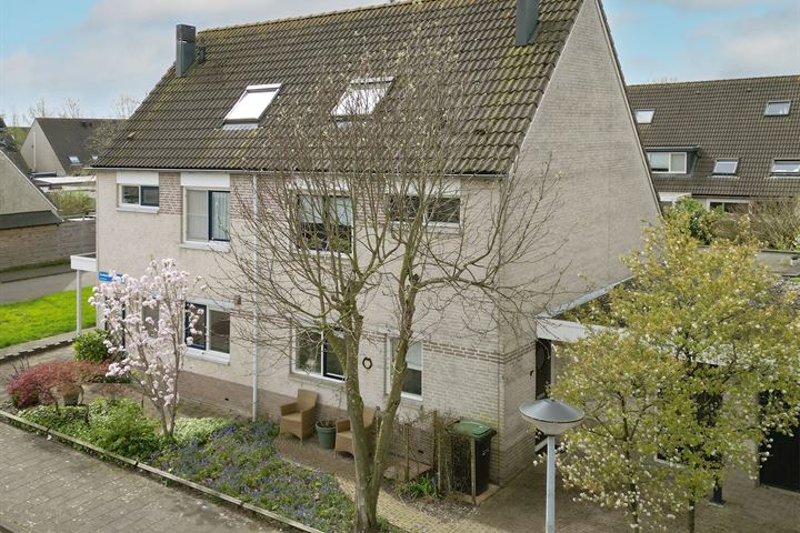 Kamperfoeliestraat 15 in Almere