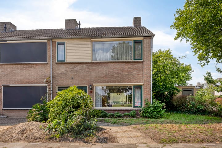 Kamperfoeliestraat 32 in Rosmalen