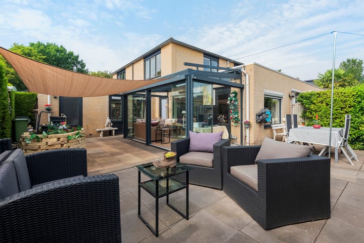 Photo of property Kamperfoeliestraat 60, Aalsmeer