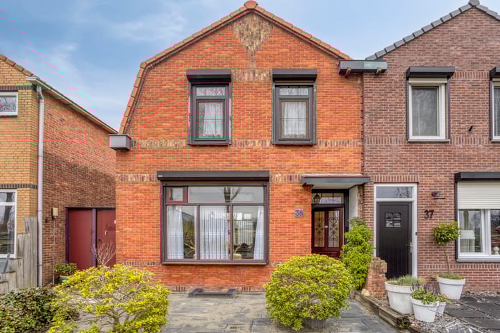 Photo of property Kanaalzicht 38, Sluiskil