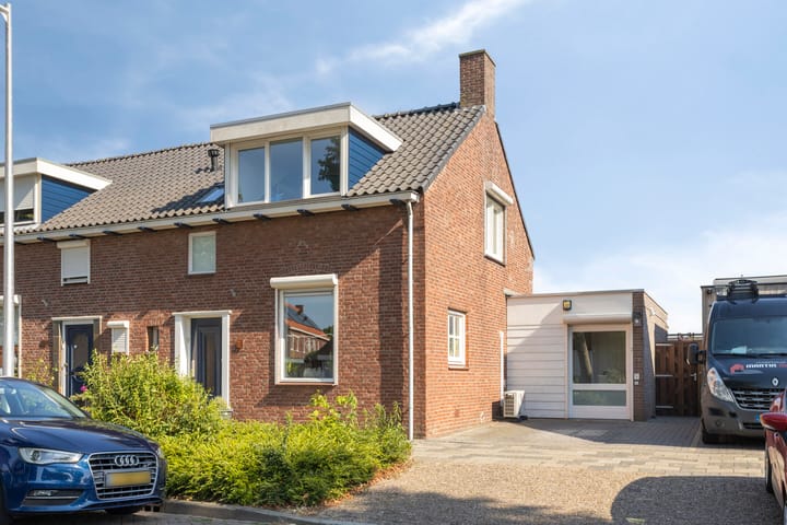 Foto van woning Kapelaan Molstraat 28, Halsteren