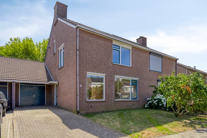 Kapelaan Wijnensingel 96 in Beek