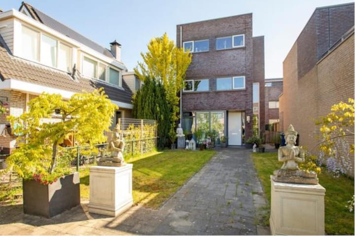 Kapitein Robstraat 3 in Almere