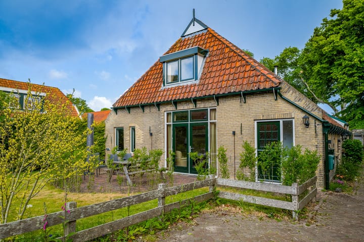 Kardinaal de Jongweg 7 in Nes