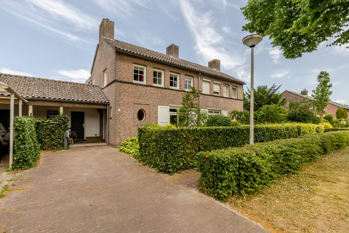 Karel Doormanlaan 16 in Oirschot