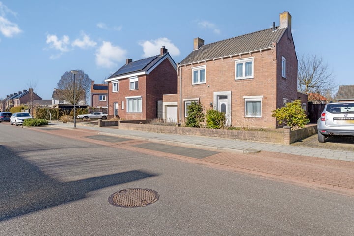 Photo of property Karel Doormanlaan 32, Reuver