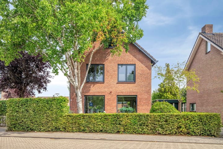 Photo of property Karel Doormanstraat 51, Dinteloord