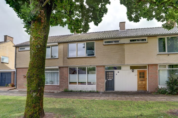 Karel V Laan 3 in Geertruidenberg