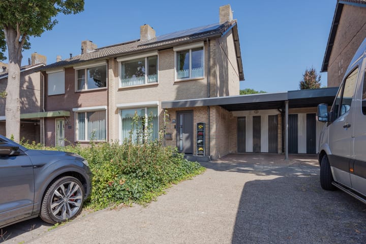 Photo of property Karel V Laan 93, Geertruidenberg