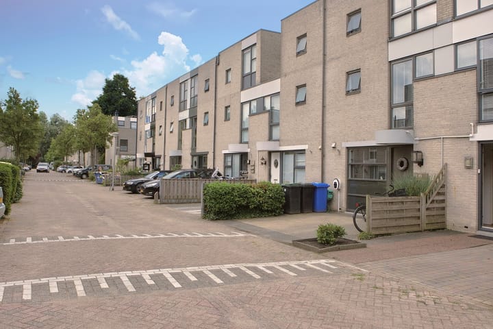 Karibastraat 16 in Delft